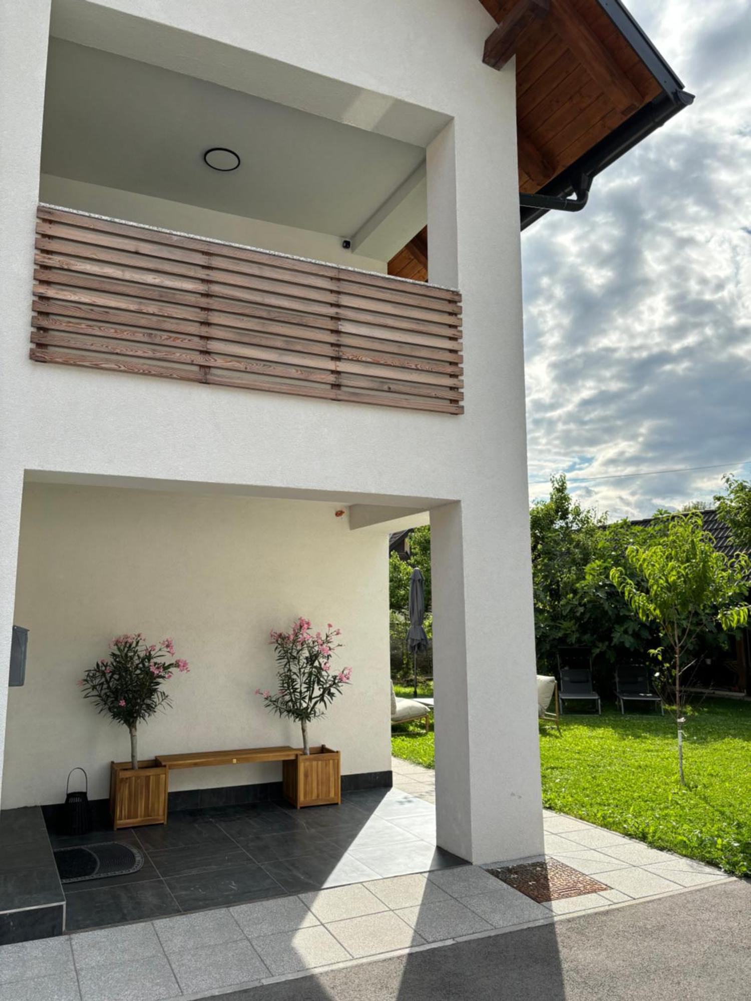 Aura Apartments Zirovnica Exterior photo