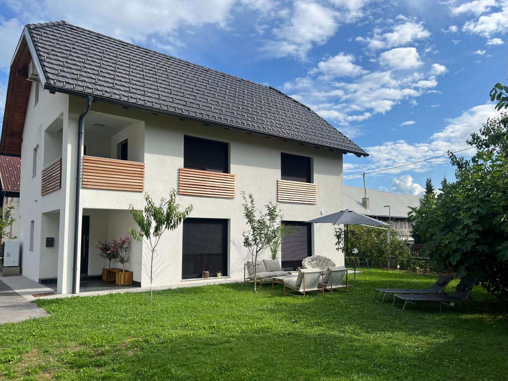 Aura Apartments Zirovnica Exterior photo