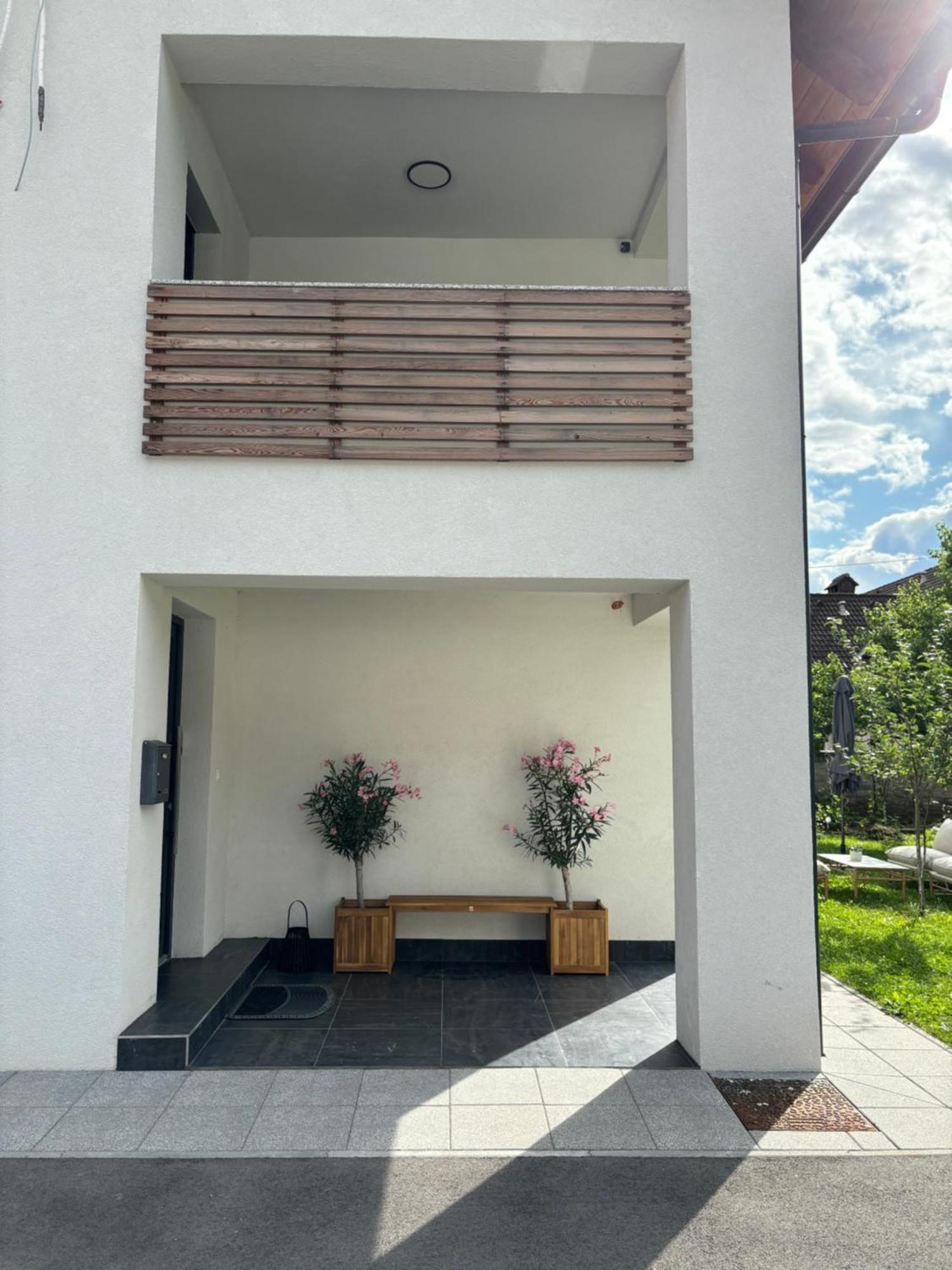 Aura Apartments Zirovnica Exterior photo